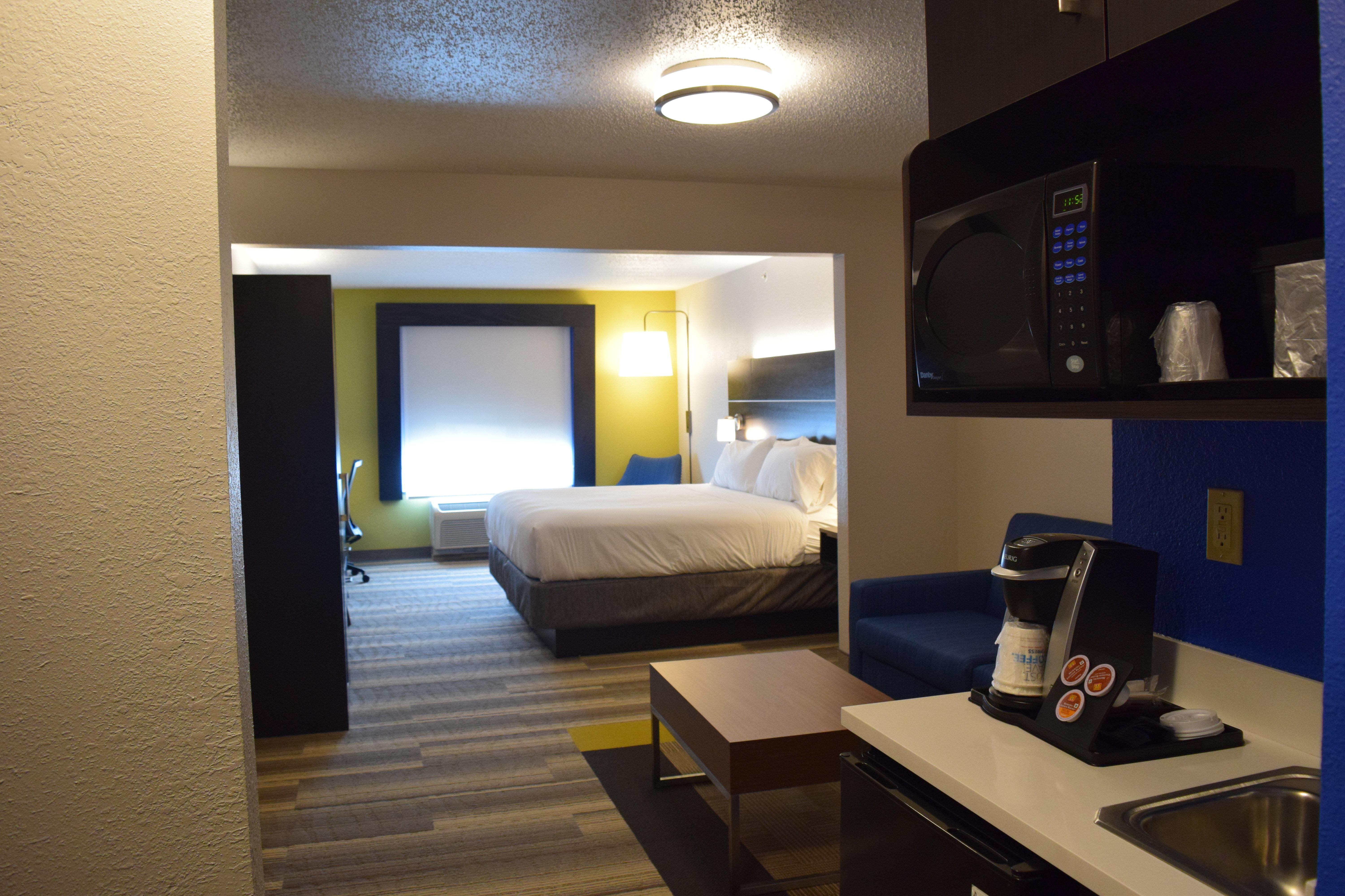 Holiday Inn Express & Suites Sparta Екстериор снимка