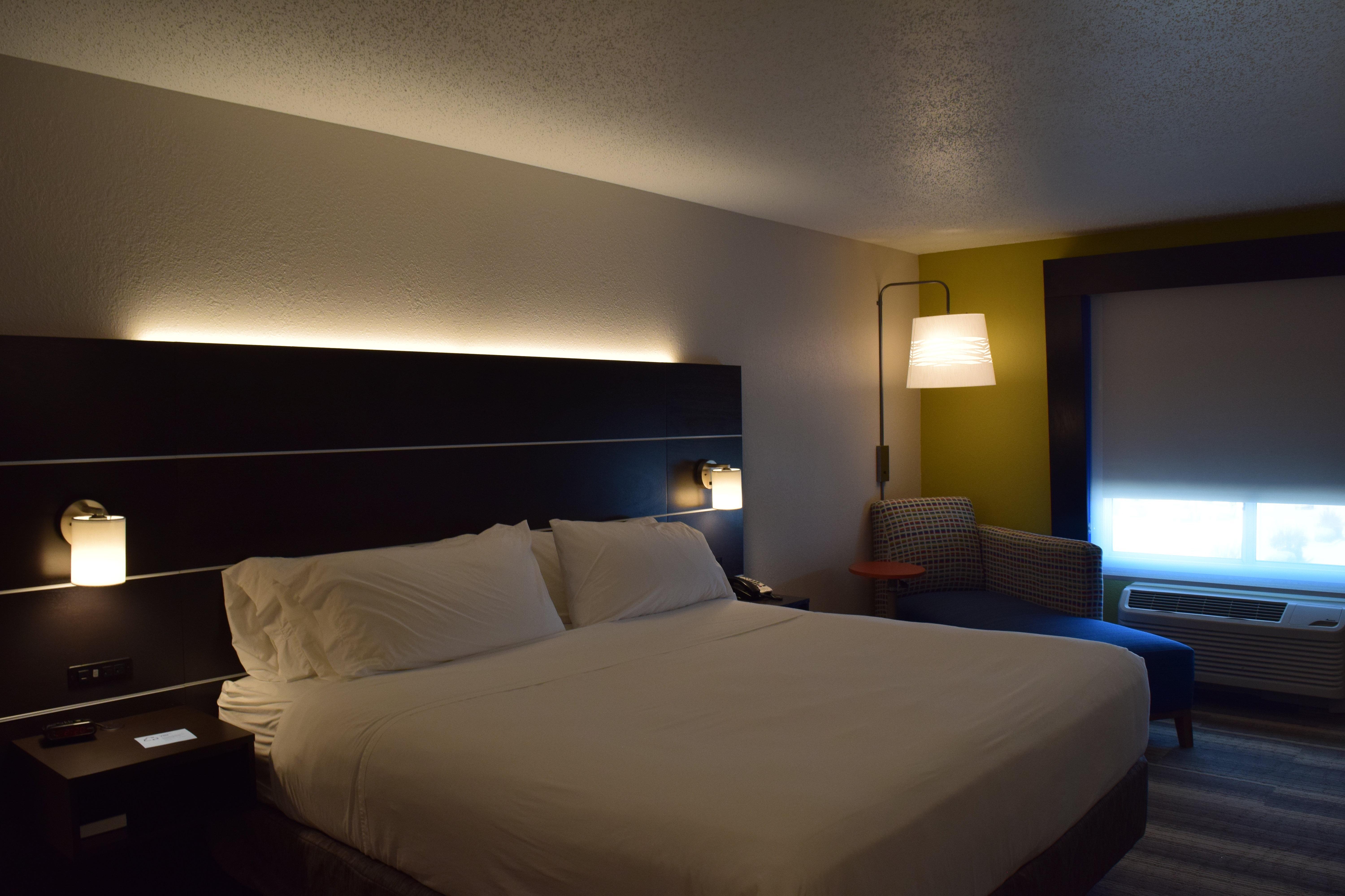 Holiday Inn Express & Suites Sparta Екстериор снимка