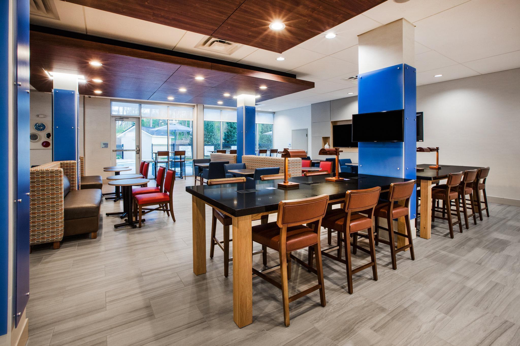 Holiday Inn Express & Suites Sparta Екстериор снимка