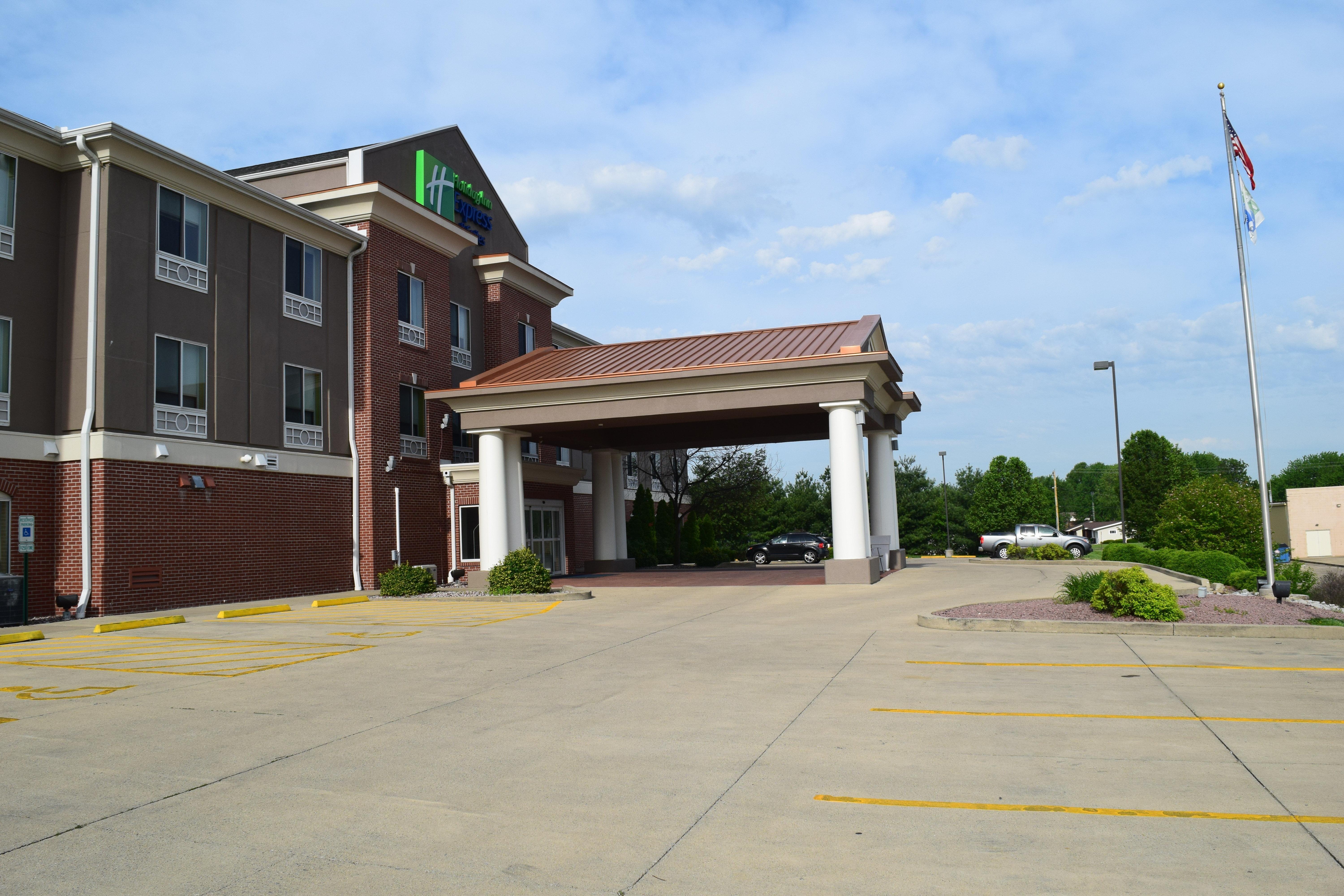 Holiday Inn Express & Suites Sparta Екстериор снимка