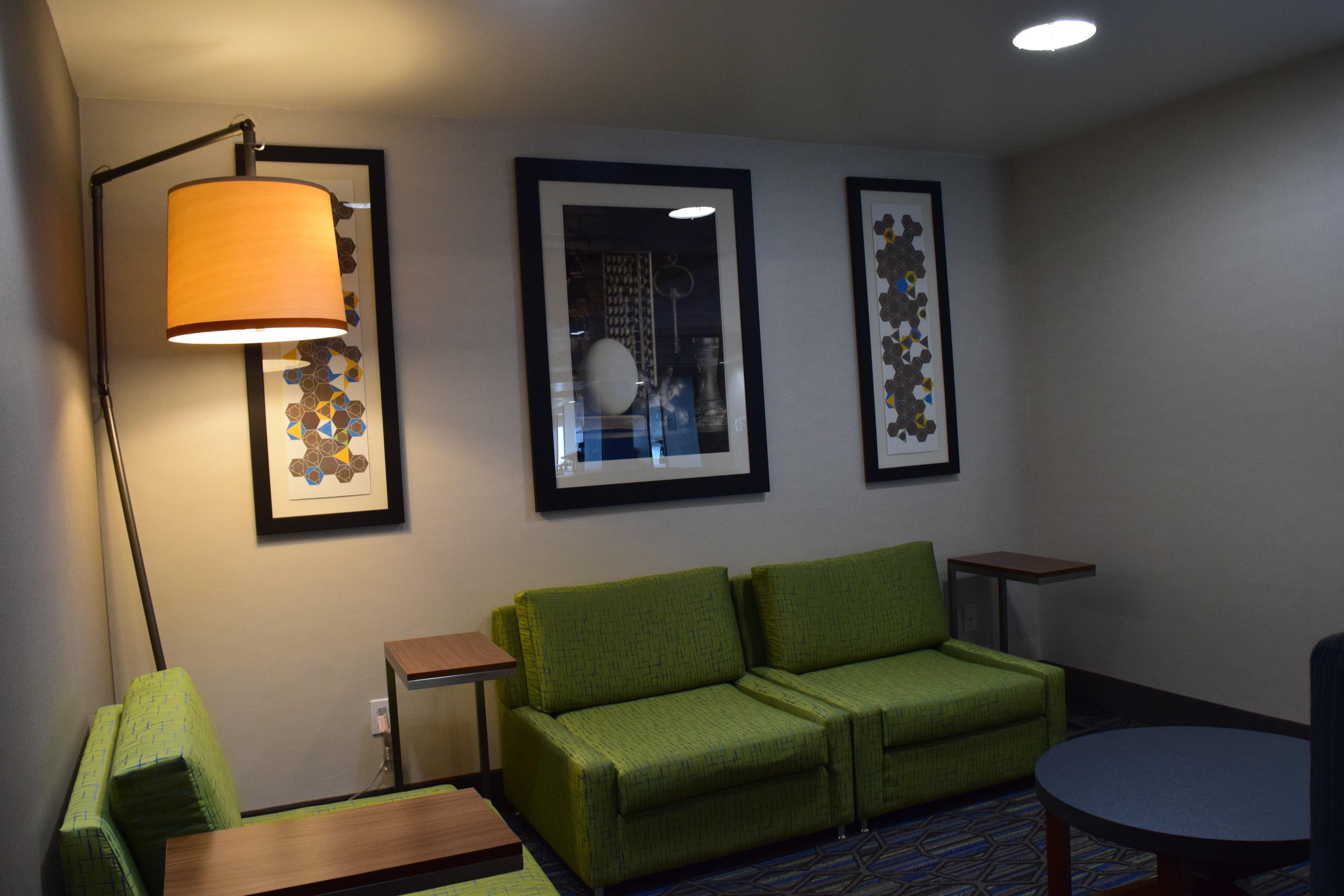 Holiday Inn Express & Suites Sparta Екстериор снимка