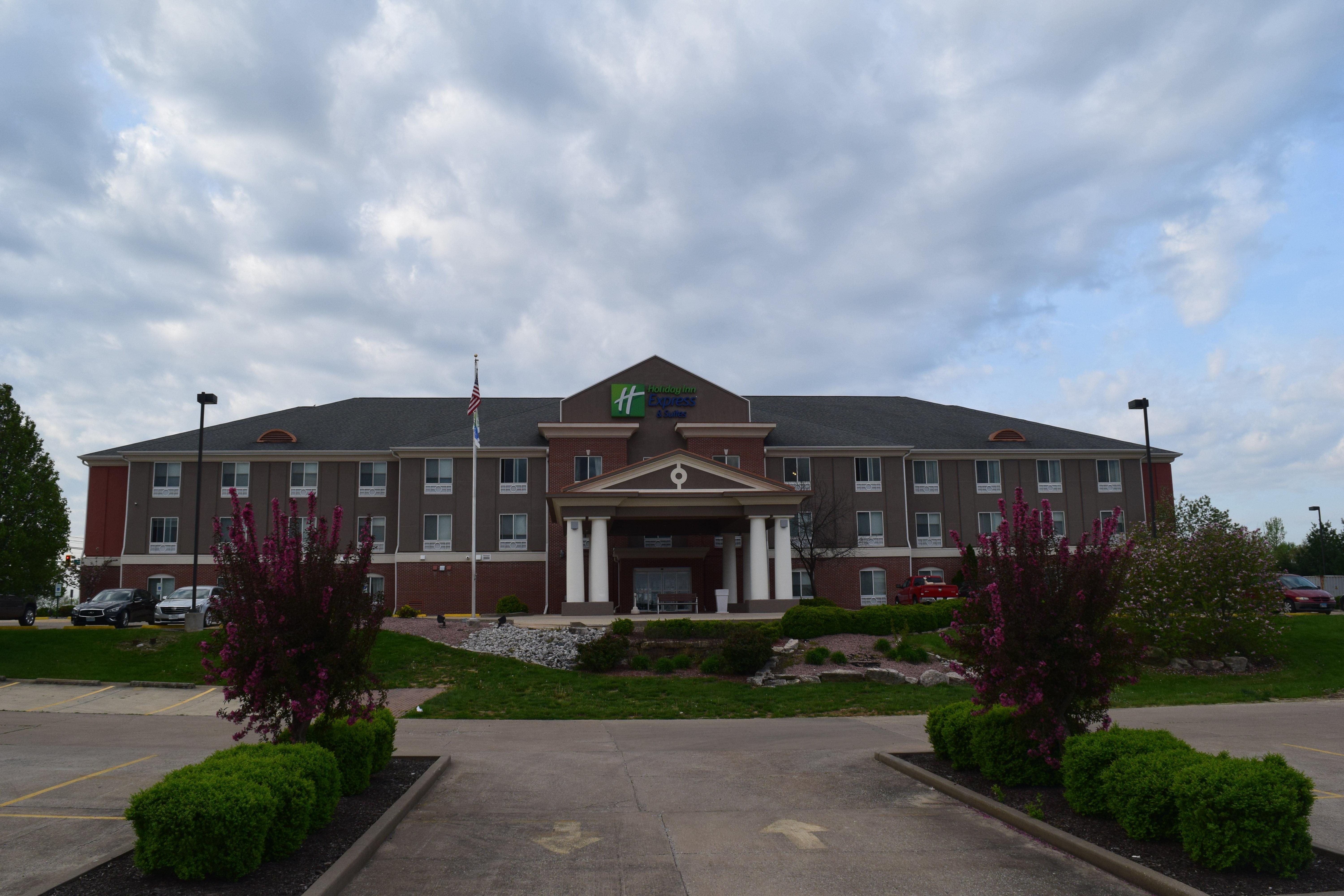 Holiday Inn Express & Suites Sparta Екстериор снимка