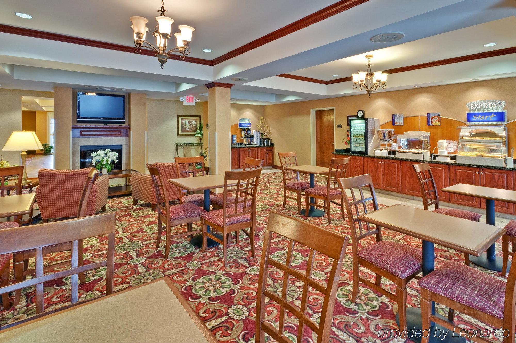 Holiday Inn Express & Suites Sparta Ресторант снимка