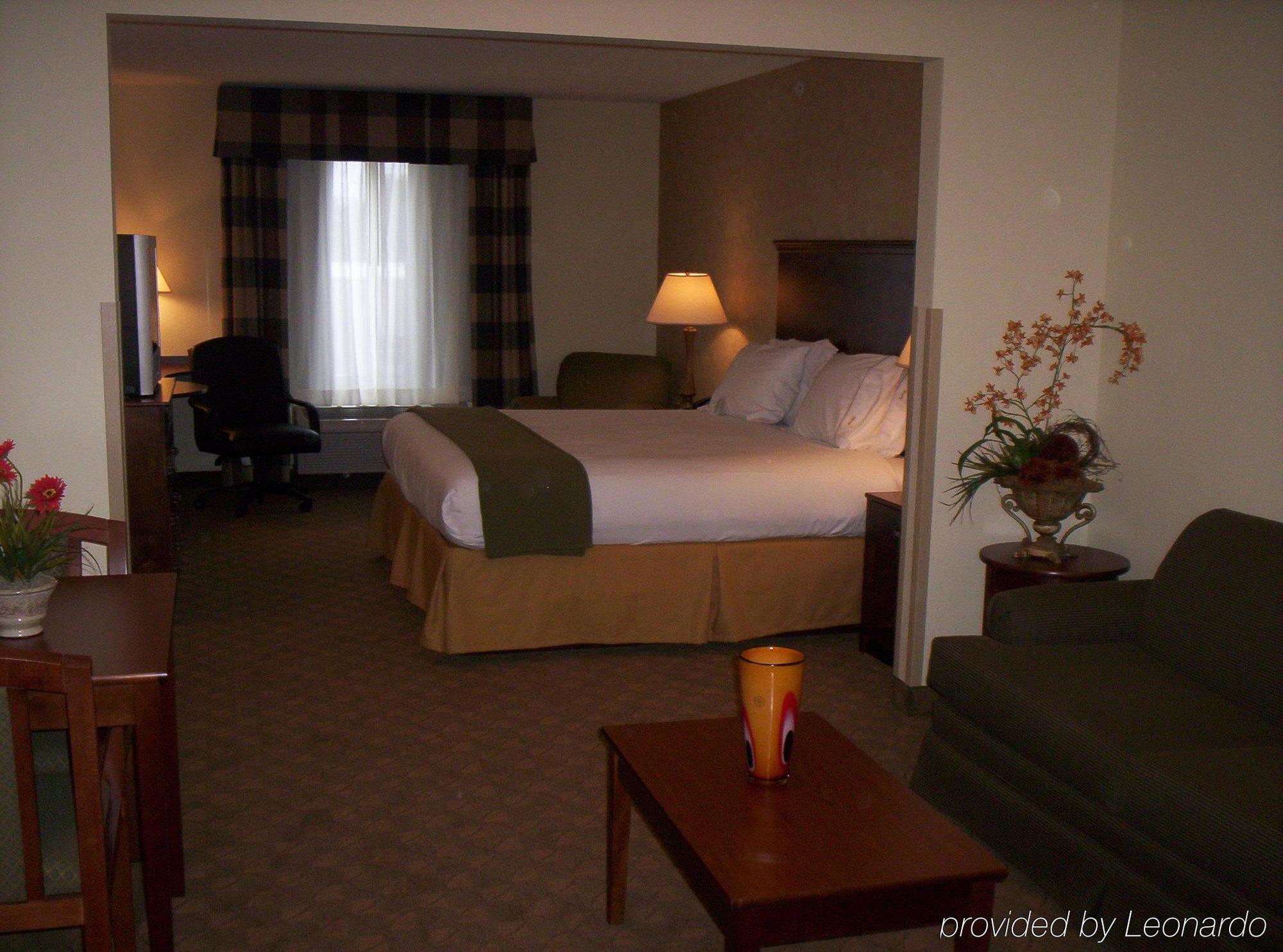 Holiday Inn Express & Suites Sparta Стая снимка