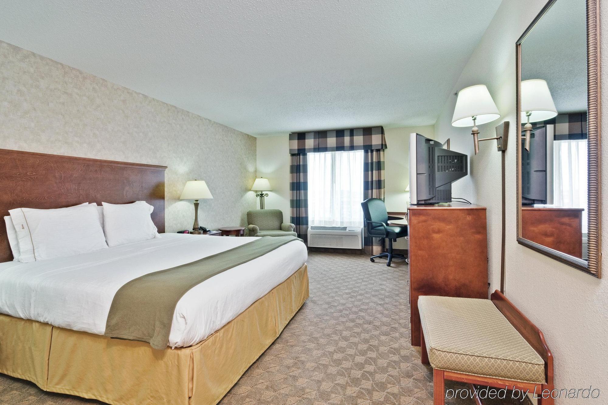 Holiday Inn Express & Suites Sparta Стая снимка