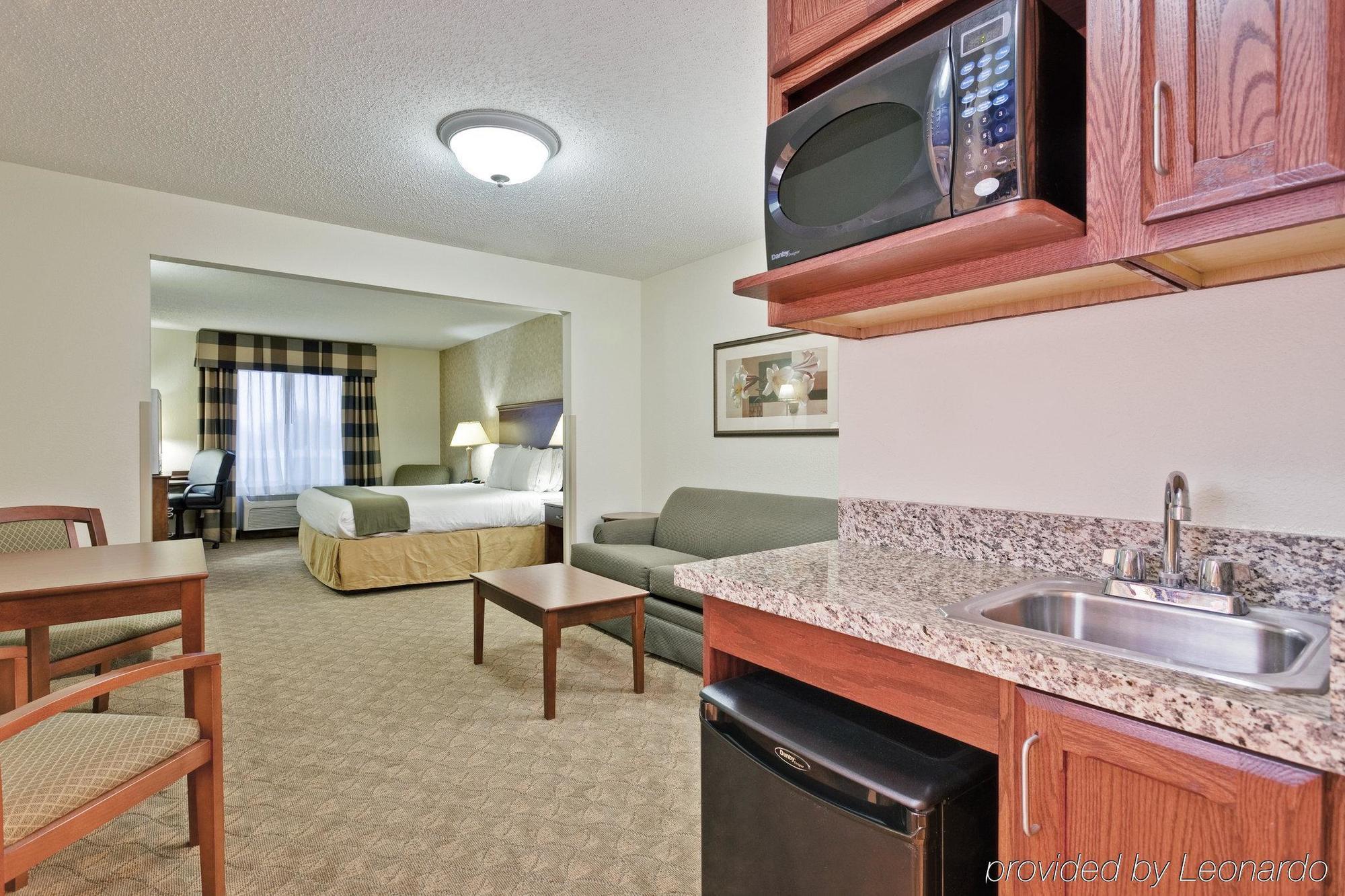 Holiday Inn Express & Suites Sparta Стая снимка
