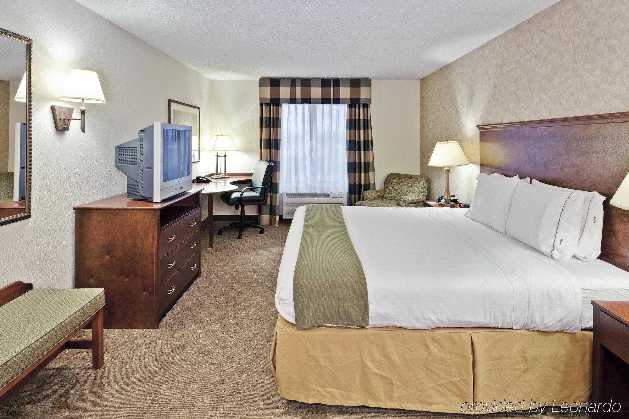 Holiday Inn Express & Suites Sparta Стая снимка
