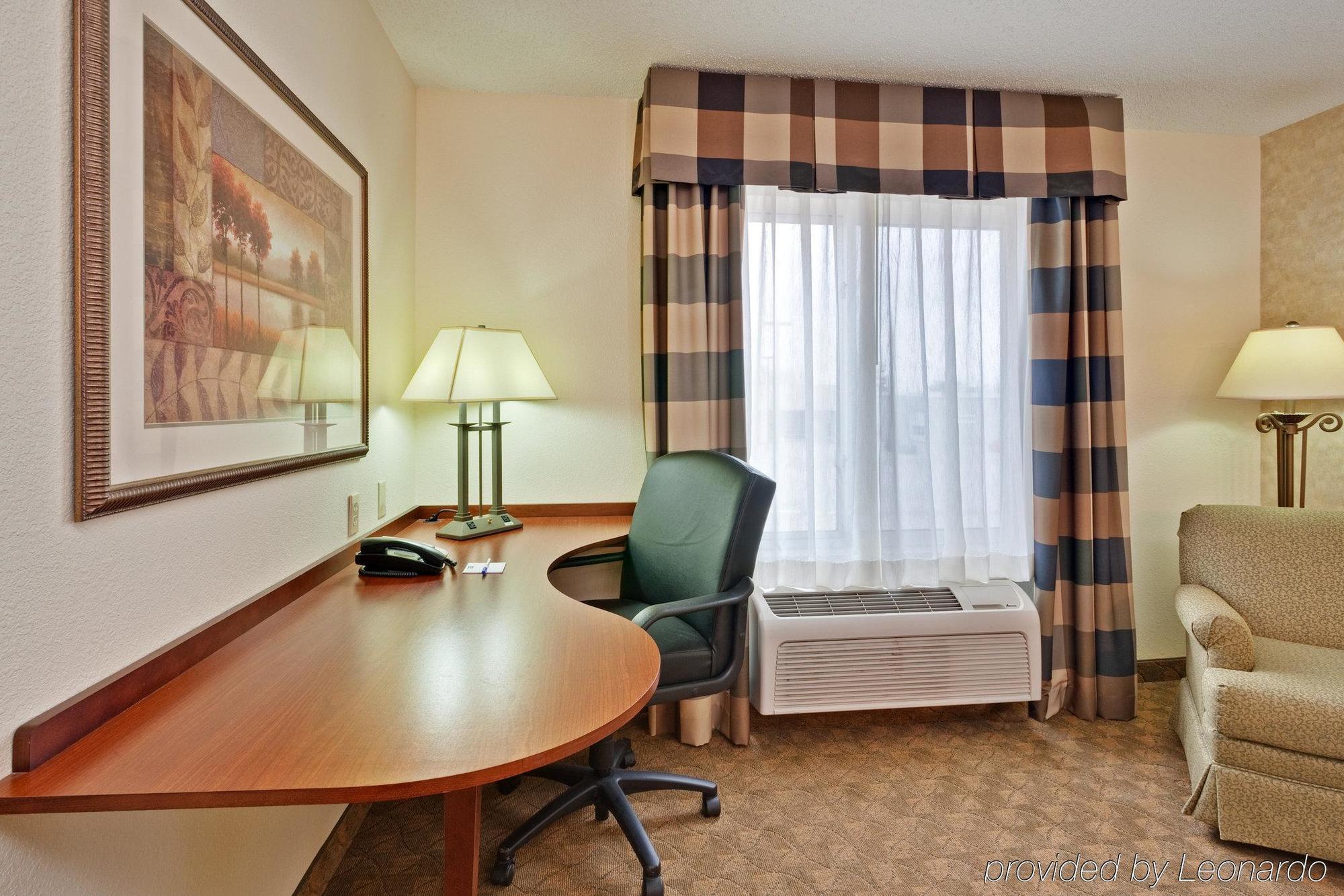 Holiday Inn Express & Suites Sparta Стая снимка