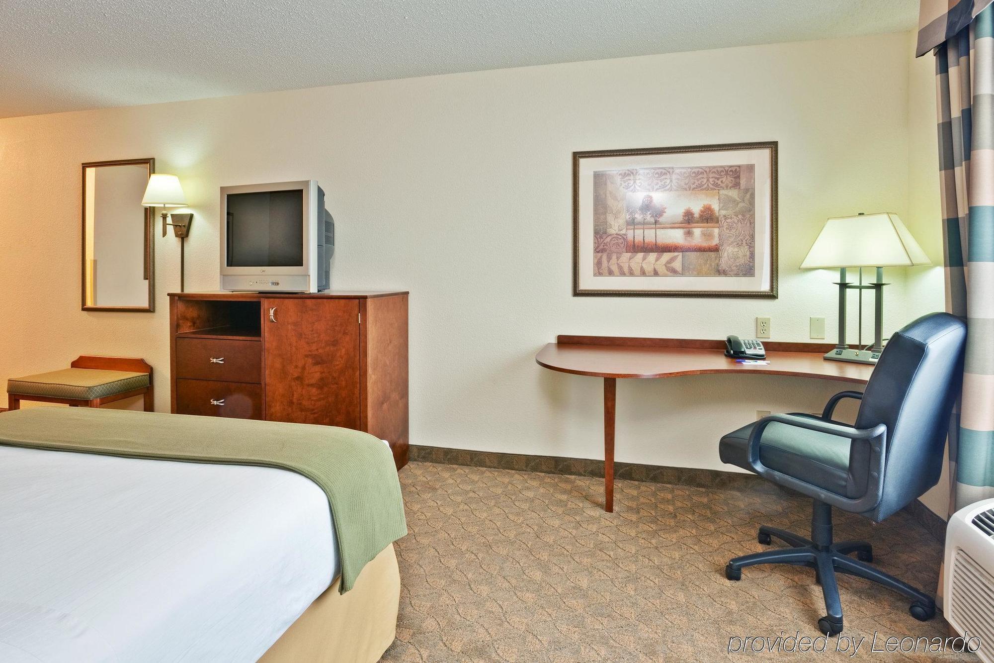 Holiday Inn Express & Suites Sparta Стая снимка