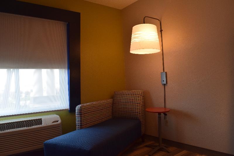 Holiday Inn Express & Suites Sparta Екстериор снимка